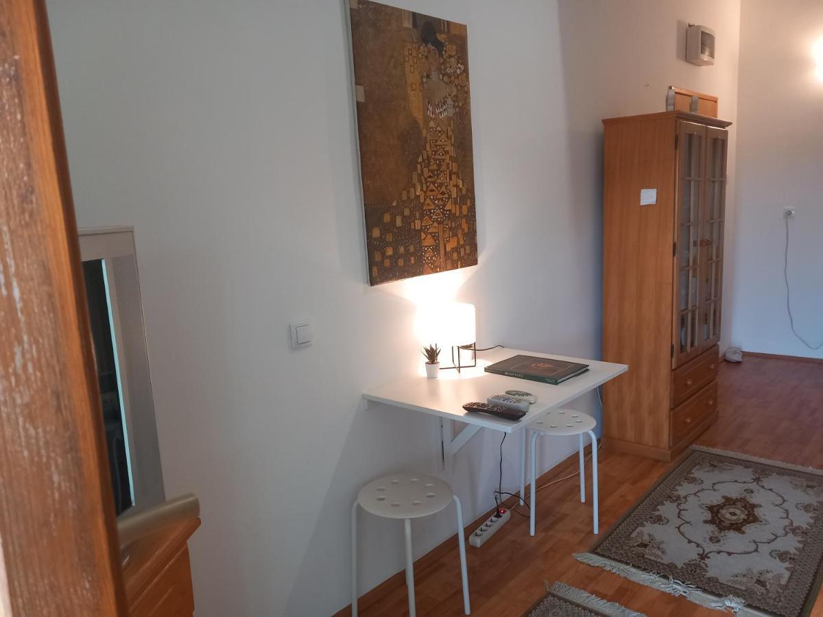 Cosy Rooftop Studio With Balcony Belgrade Luaran gambar